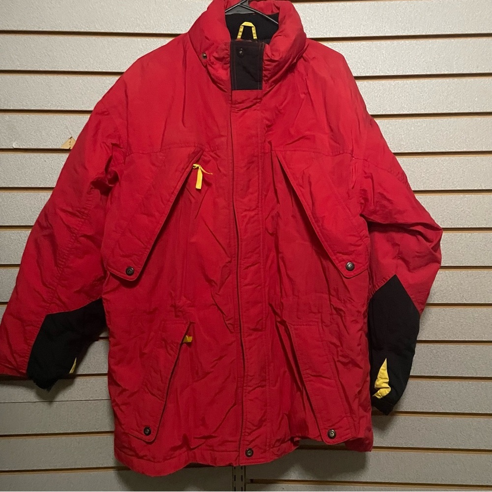 VINTAGE MARLBORO CIGARETTE COUNTRY STORE RED DOWN JACKET MENS LARGE 80S 90S